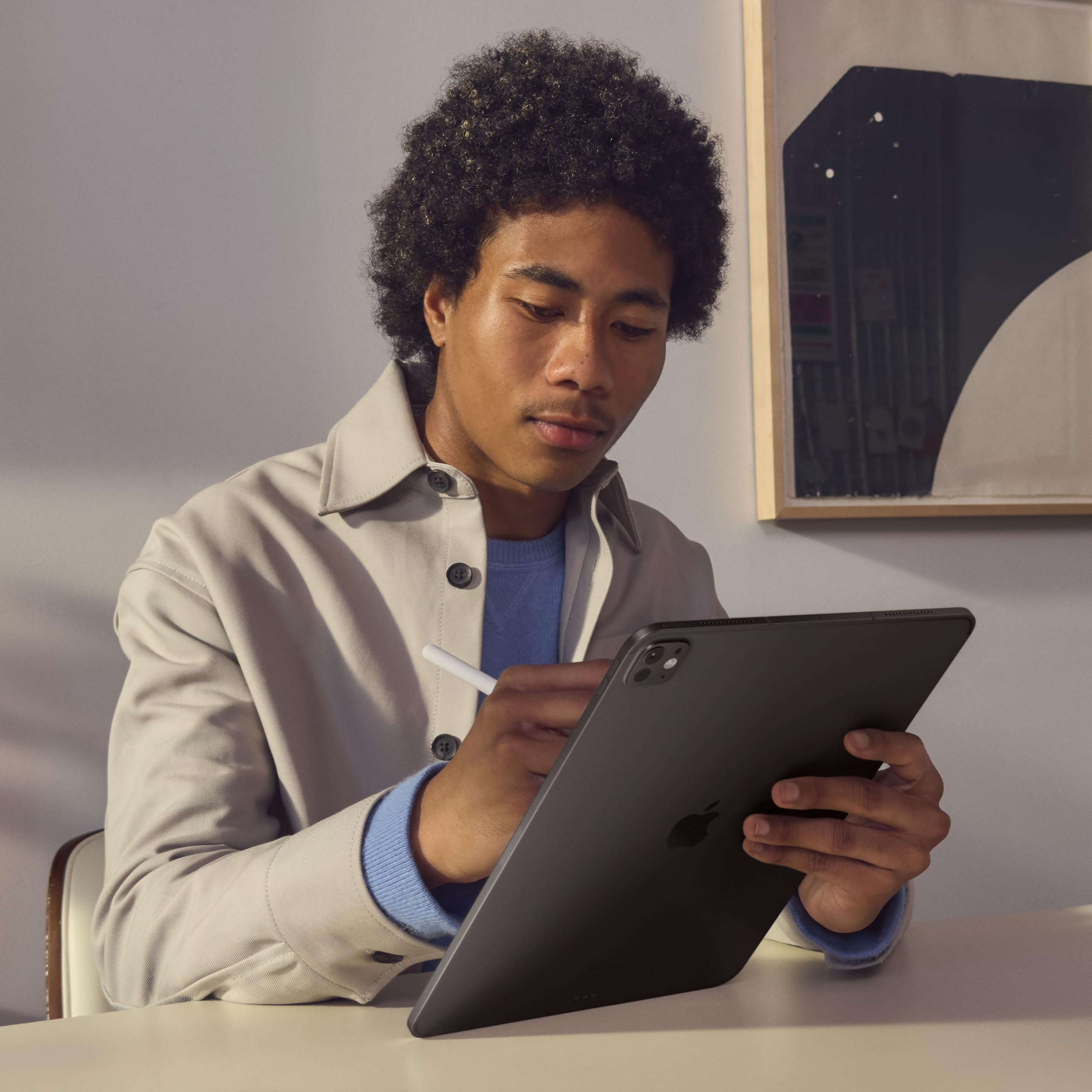 Apple iPad Pro 11'': Chip M4 Progettato per Apple Intelligence, display Ultra Retina XDR, 256GB, fotocamera da 12MP, Wi-Fi 6E + reti cellulari 5G, un giorno intero di batteria – Nero siderale